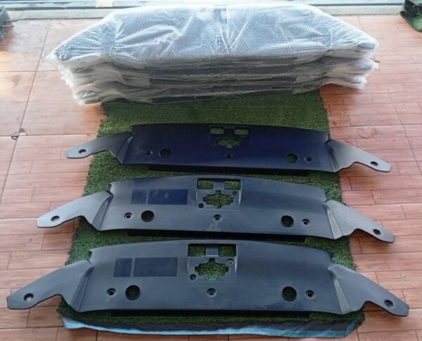 แผ่นพลาสติกปิดด้านบนหม้อน้ำ / ฝาครอบบนหม้อน้ำหน้า (Radiator Upper Cover Shield)