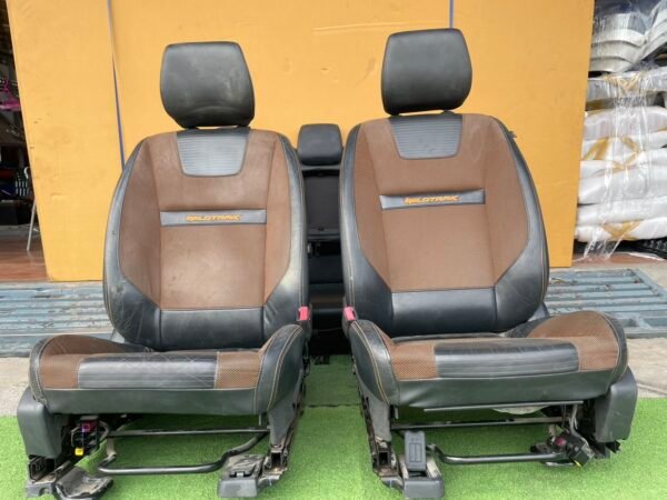 Ford Ranger Wildtrak Genuine Seat Set – Front & Rear (Used) - Image 10