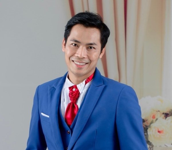 Mr. Akaraphon 