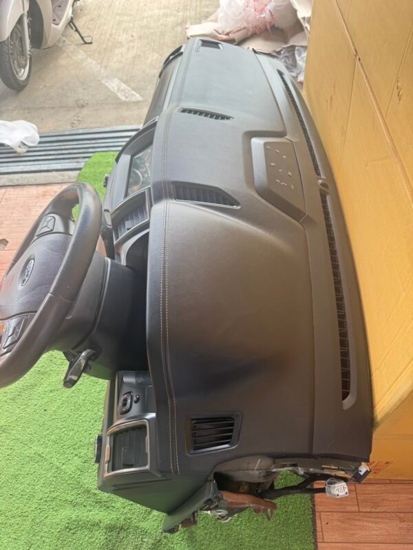 Ford Ranger Wildtrak 2016–2018 Dashboard Set (Right-Hand Drive)