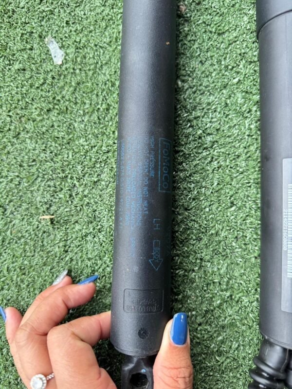 Power Tailgate Shock Absorber Set (Left + Right) – Ford Everest - Image 4
